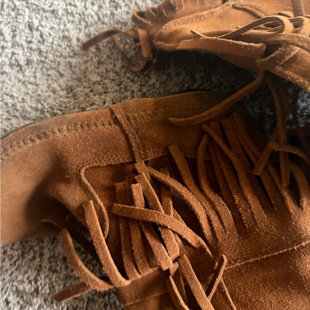 Women’s Brown Fringe Minnetonka Mid-Calf Boots​​​ - Picture 7 of 8